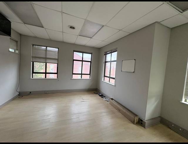 450M² OFFICE FOR SALE IN FOURWAYS